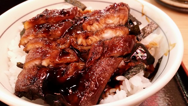 記事トップの目利きの銀次のうなぎ蒲焼丼