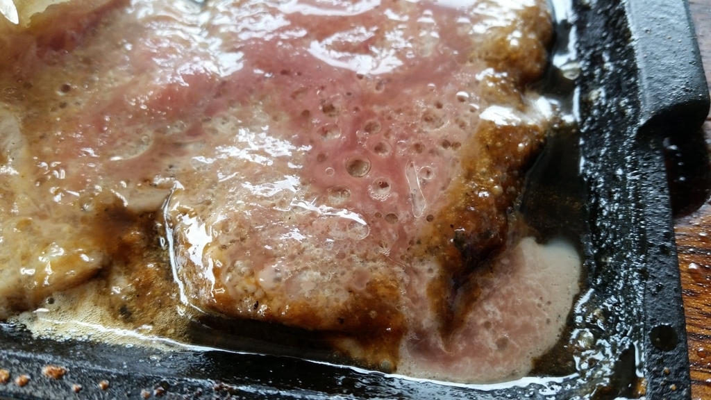 レモンステーキの肉汁