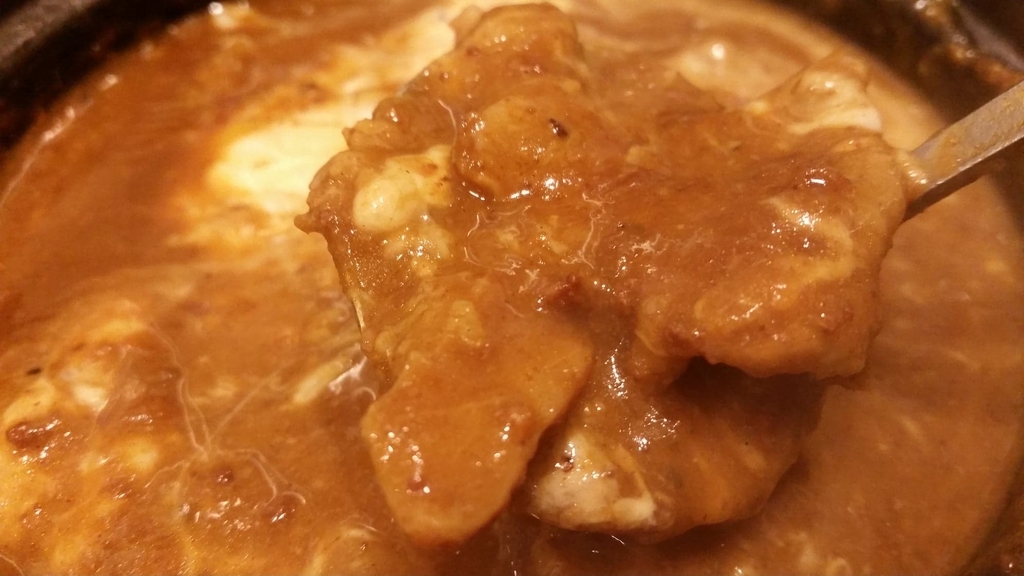 牛スジ焼きチーズカレーのアップ