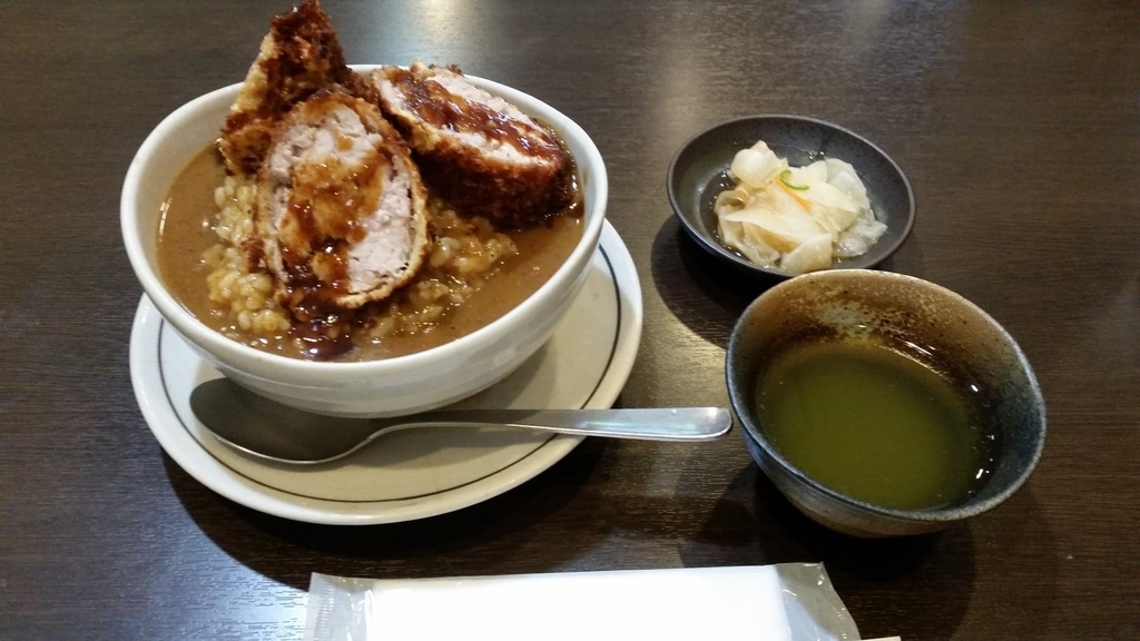 f:id:hitomishiriman:20180930183457j:plain とん丼(カツカレー)