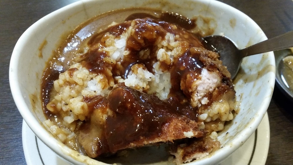 f:id:hitomishiriman:20180930185141j:plain ソースをさらにかけたトンカツ