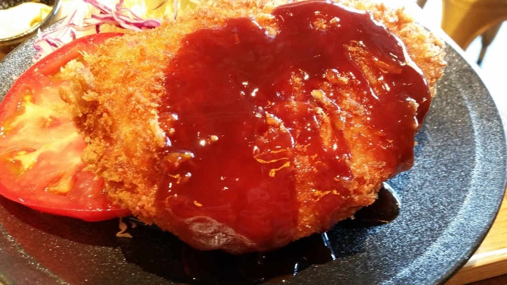 f:id:hitomishiriman:20181004222515j:plain ソースをかけたとんかつ