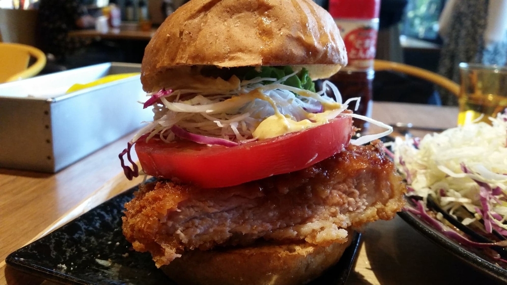 f:id:hitomishiriman:20181005073801j:plain とんかつバーガー