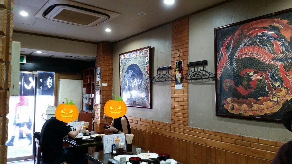 f:id:hitomishiriman:20181016223901j:plain とんかつ萬清の店内②