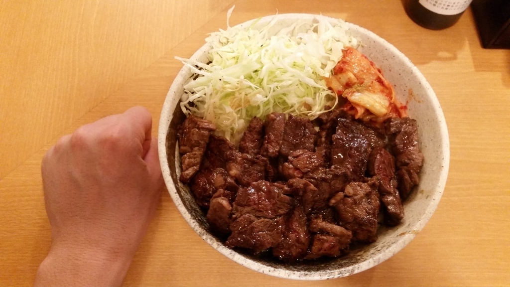 丼と拳のサイズ比較