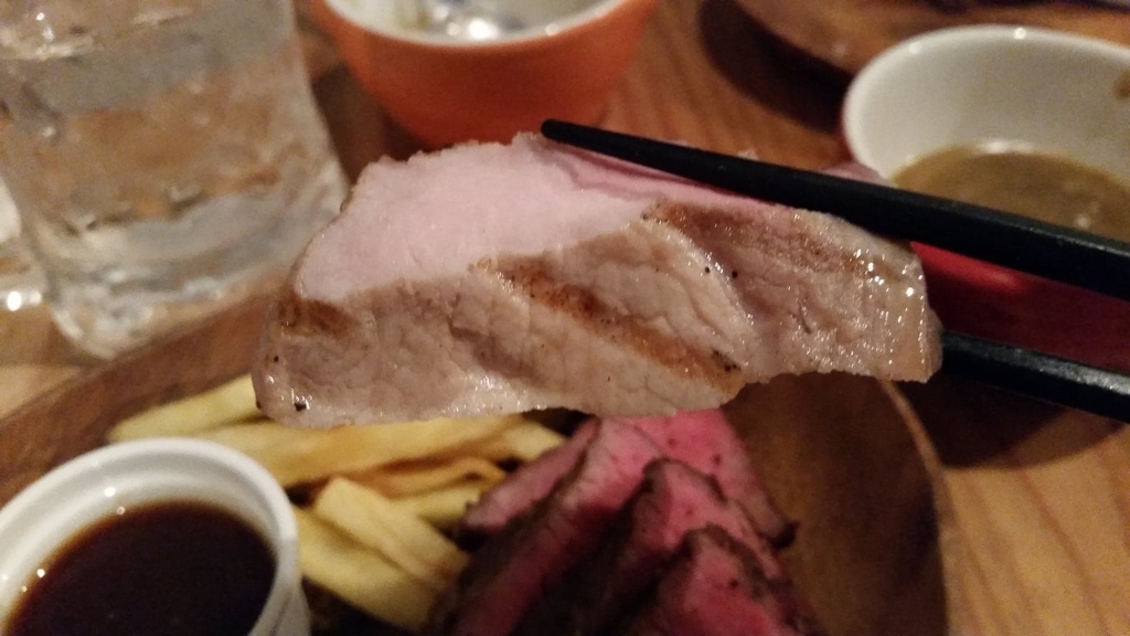 豚ロースステーキの厚み
