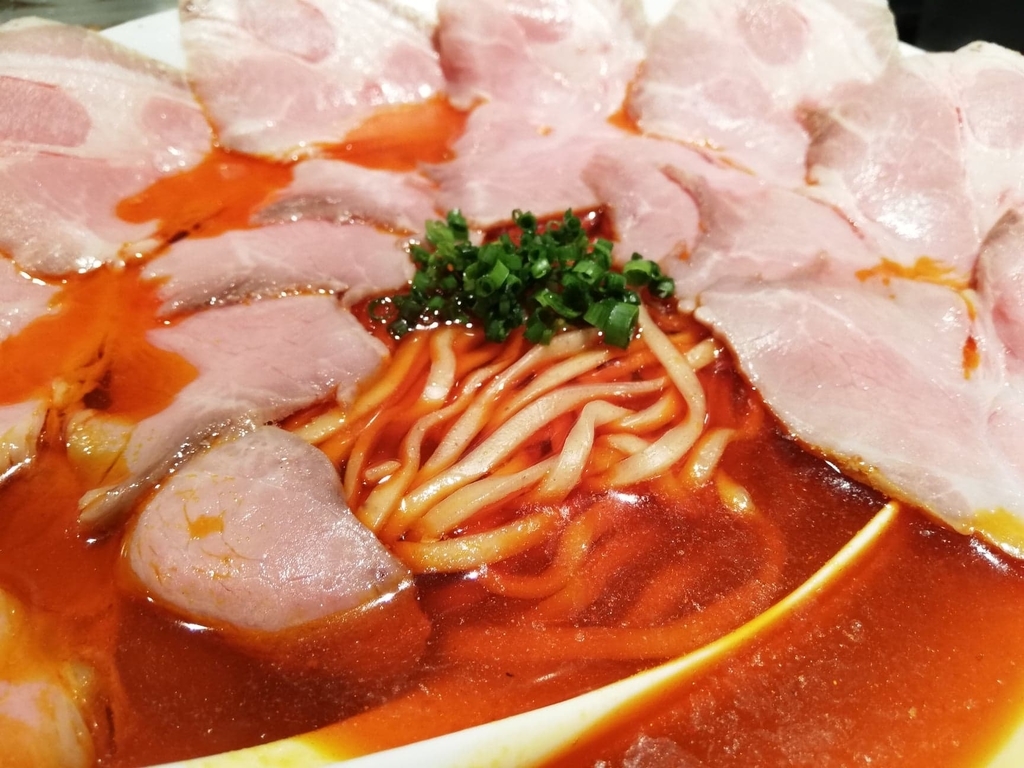 上野『さんじ』の赤潮ラーメンのアップ写真