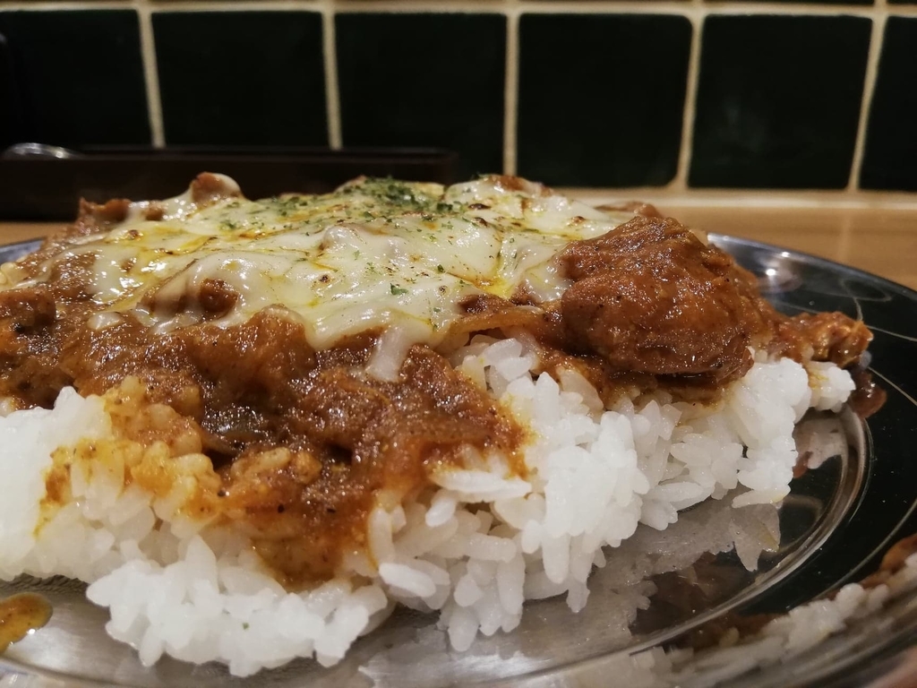 高田馬場『プネウマカレー』のチキンカレーの厚み