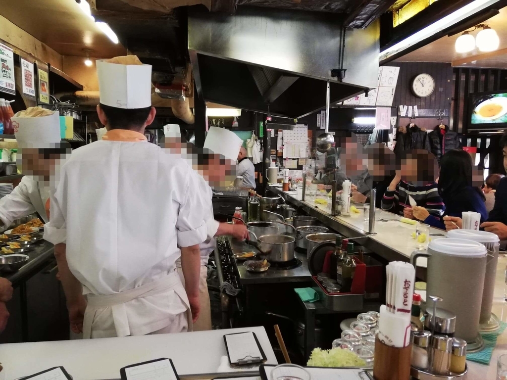 浅草『洋食屋ヨシカミ』の店内写真①