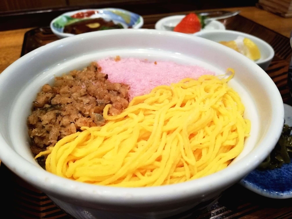 長崎『吉宗本店』の吉宗定食の、蒸寿しの写真