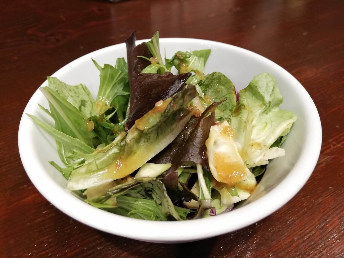 池袋『札幌牛亭』の、平日ランチタイム限定ハンバーグステーキセットのサラダの写真