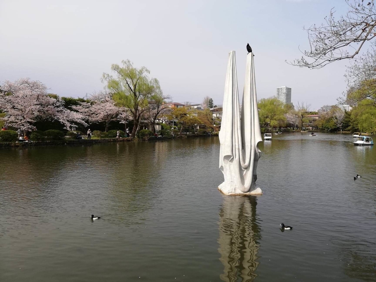 『石神井公園』の石神井池にあるモニュメントの写真