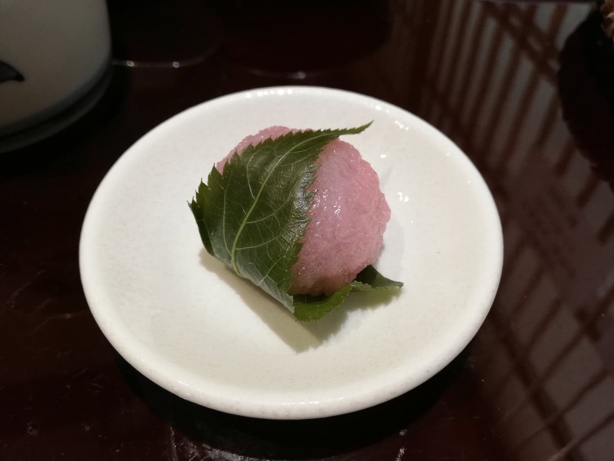 稲田堤『石づか』の桜餅の写真