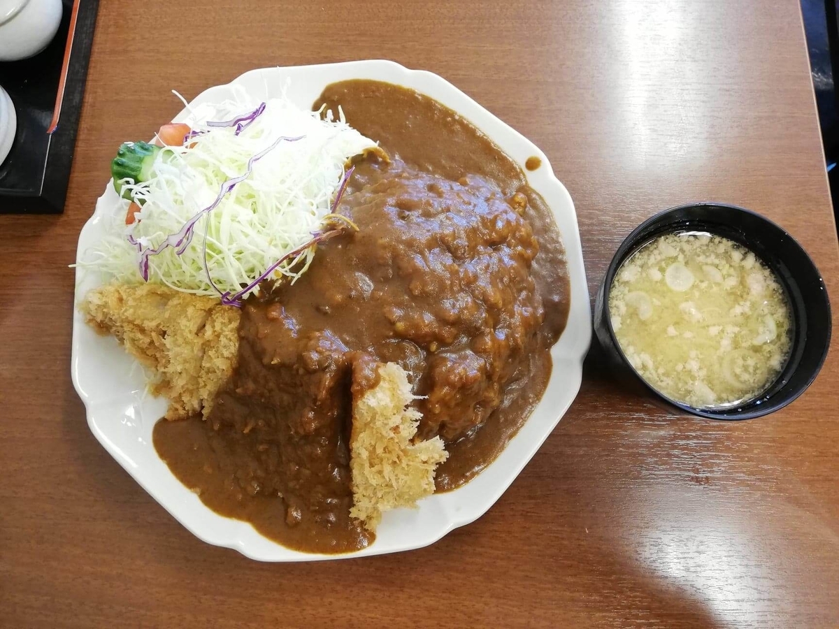 池袋『とんかつ清水屋』のロースかつカレー定食の写真