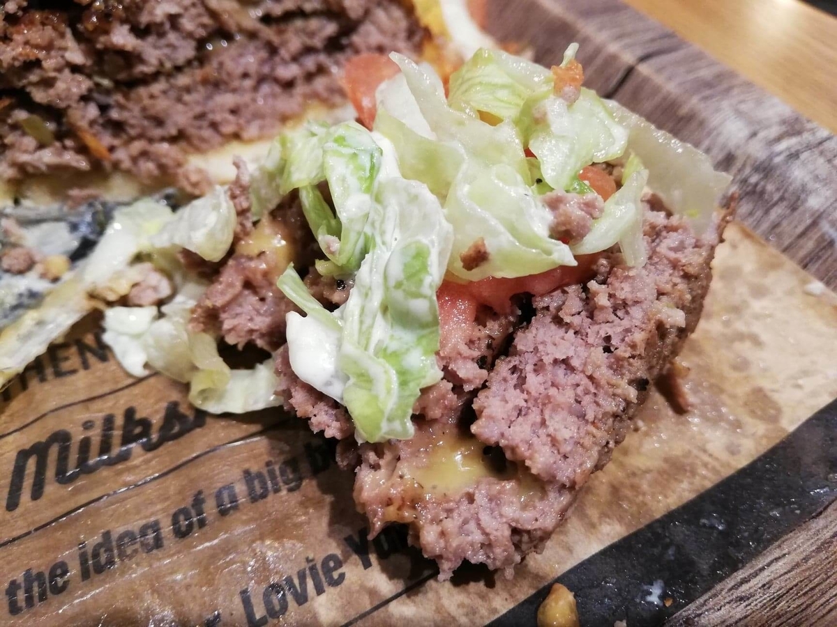 渋谷『ファットバーガー（FATBURGER）』のUSキングバーガーの、パティの写真