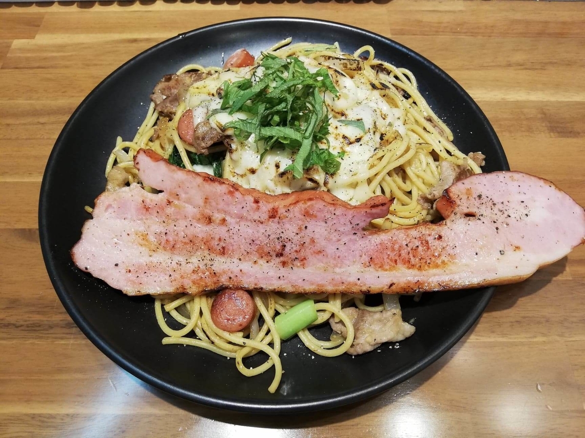 立川『スパゲッティPiaPia（ピアピア）』の、豚にんにくスパゲッティの写真