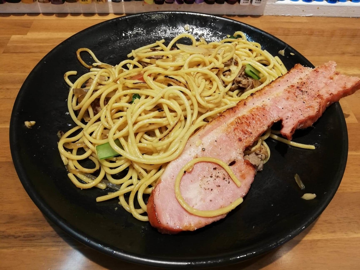 立川『スパゲッティPiaPia（ピアピア）』の、豚にんにくスパゲッティの残りの写真