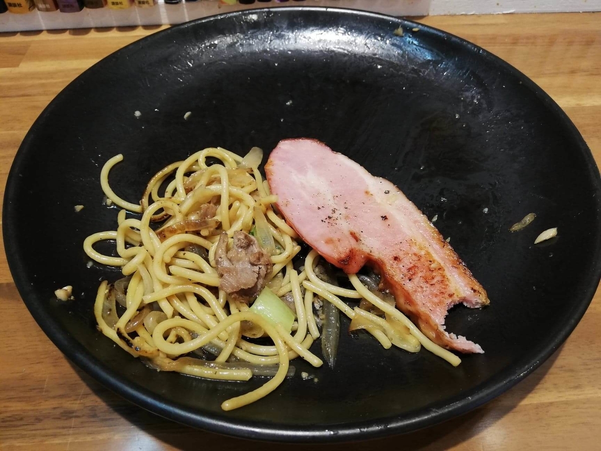 立川『スパゲッティPiaPia（ピアピア）』の、豚にんにくスパゲッティの残りわずかの写真