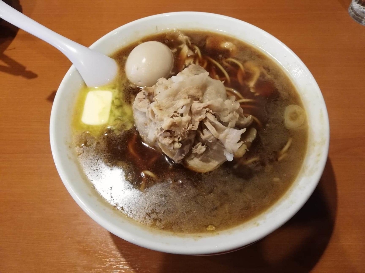 記事トップの、『末廣ラーメン本舗』高田馬場分店の、チャーシュー麺の写真