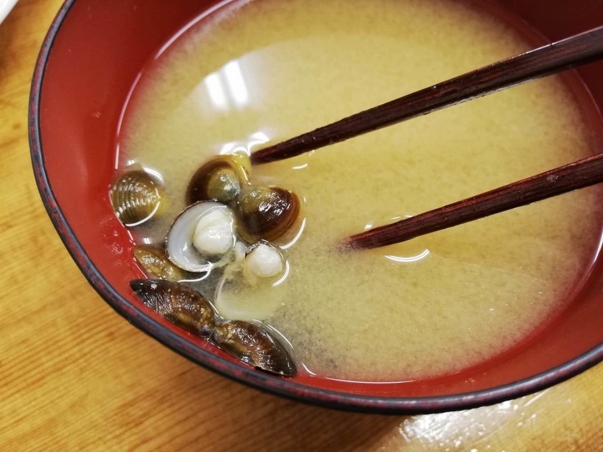 高田馬場『とんかついちよし』の、シジミの味噌汁の写真