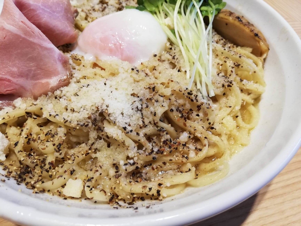 秋津(新秋津)『麺場二寅』の、鶏ボナーラのアップ写真