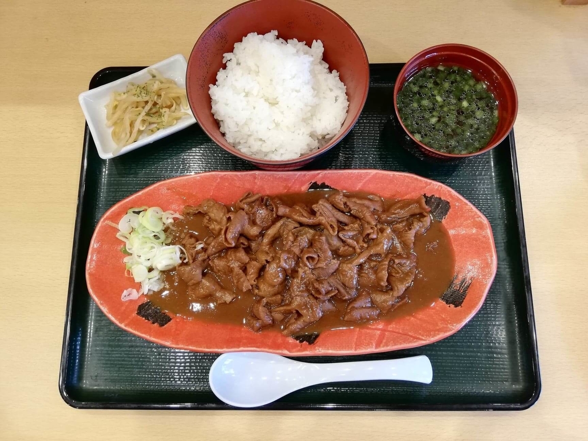 記事トップの、久米川『東京餃子食堂』の信州味噌モツ煮定食の写真