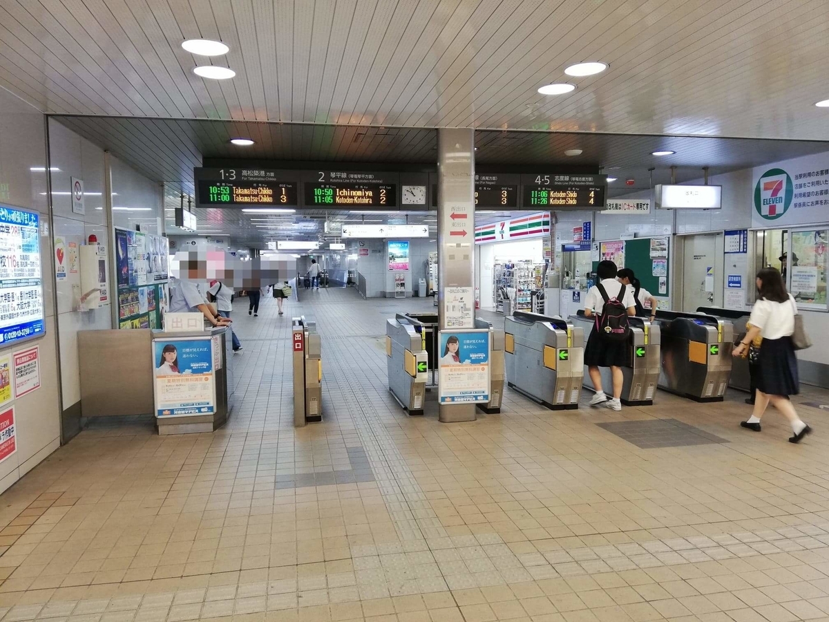 瓦町駅から香川県高松市『骨付鳥一鶴』への行き方写真①