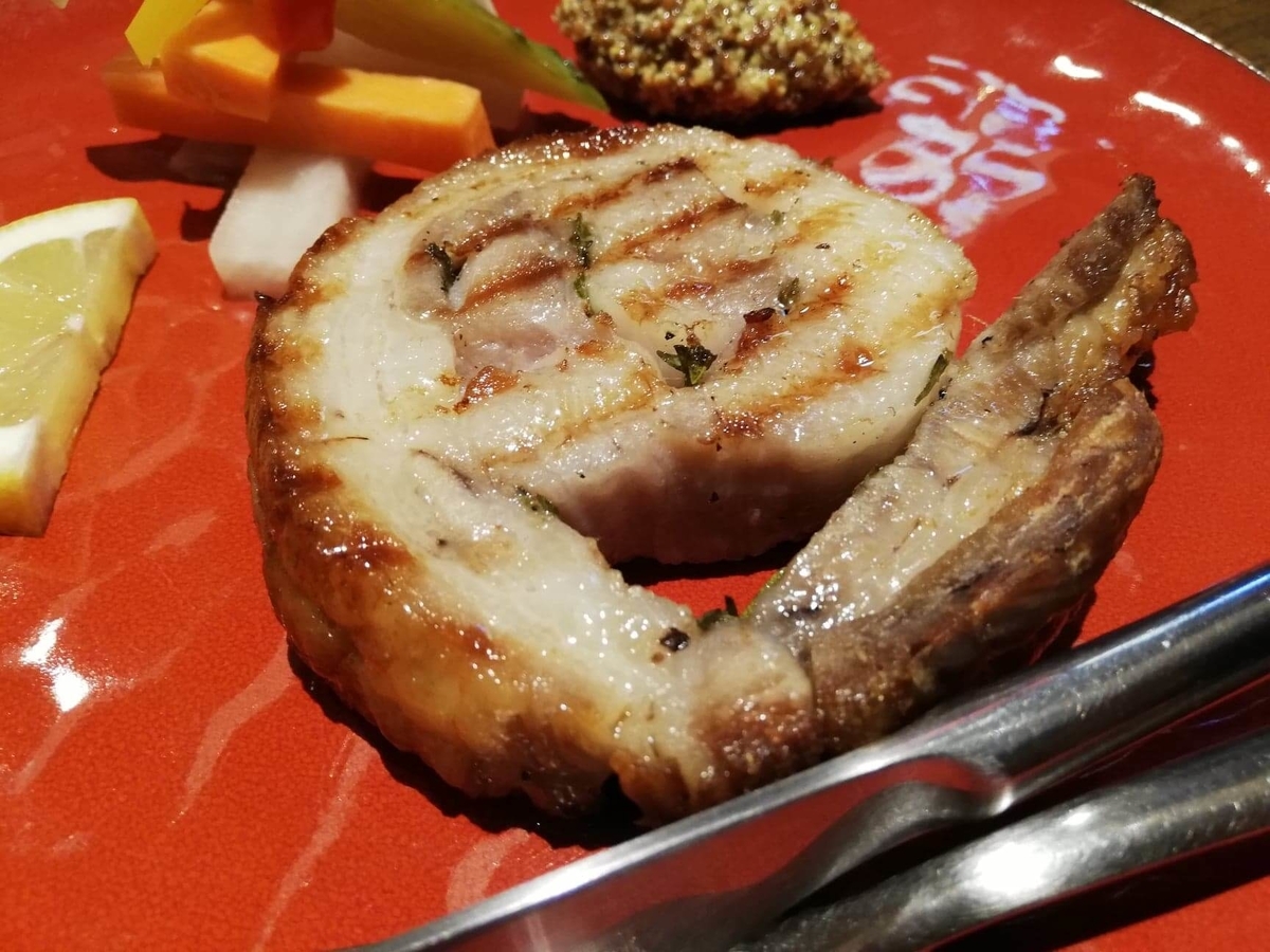 香川県高松市『瀬戸内豚料理紅い豚』のポルケッタのアップ写真