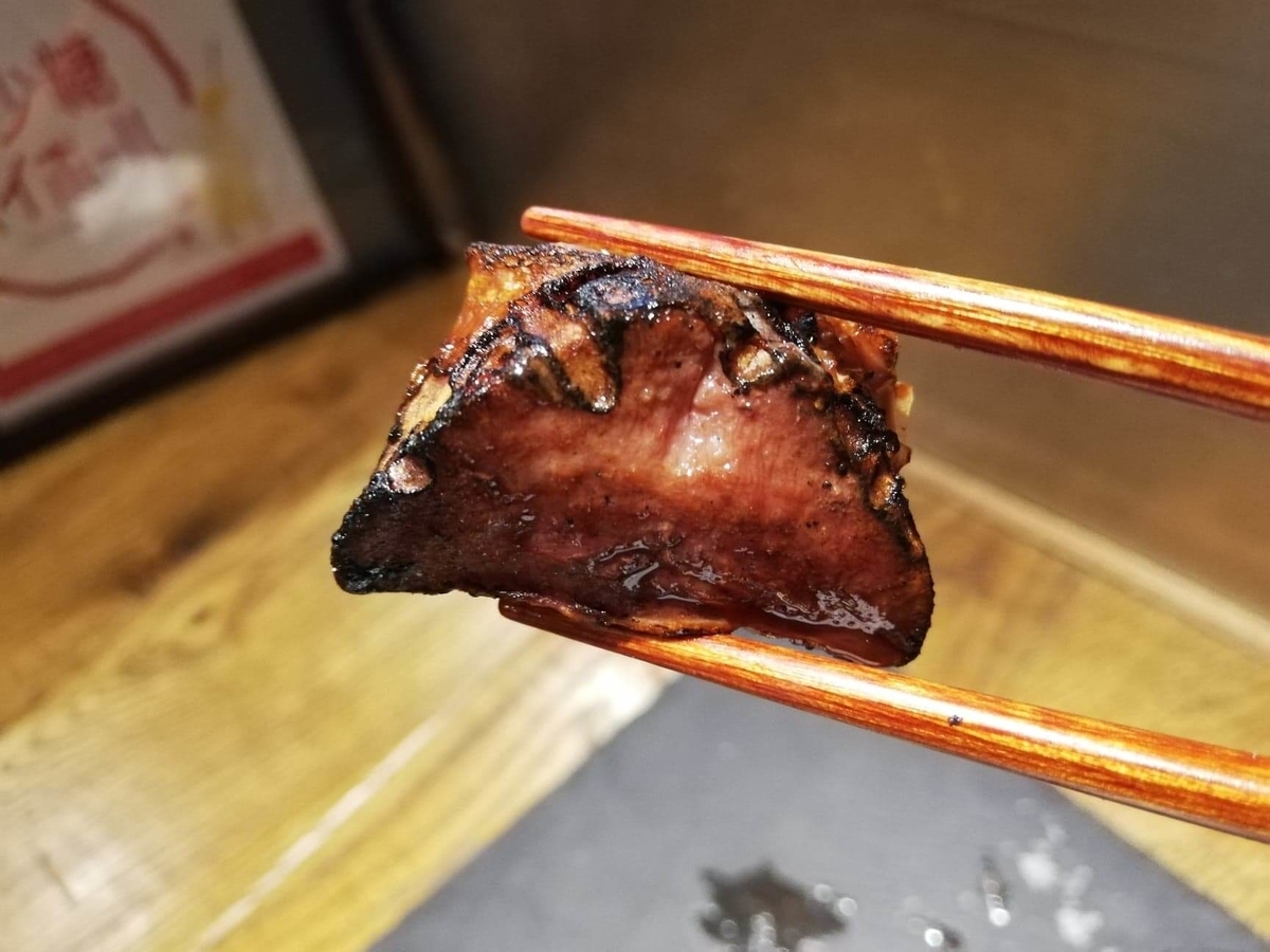 香川県高松市『瀬戸内豚料理紅い豚』の豚タンの裏側の写真