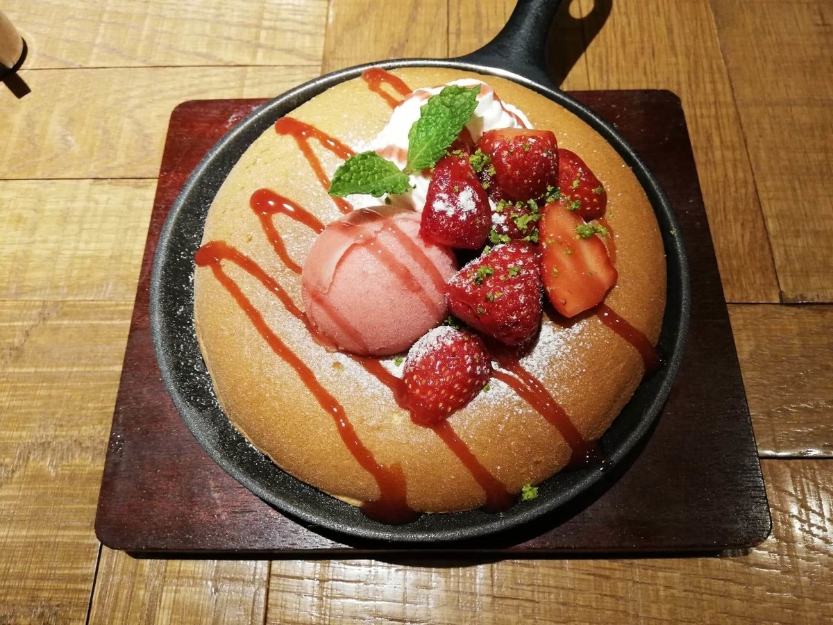 大宮『ドトール珈琲農園』のストロベリーパンケーキの写真