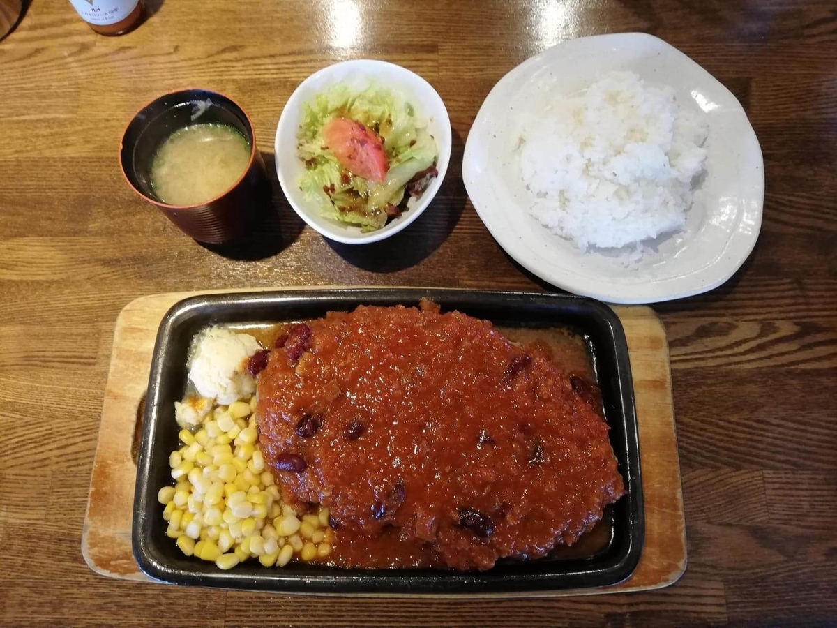 浦和『オープンキッチン然（Open Kitchen 然）』のハンバーグ定食の写真