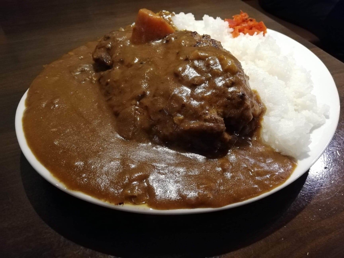 秋葉原（末広町）『牛舎』のハンバーグカレーのアップ写真①