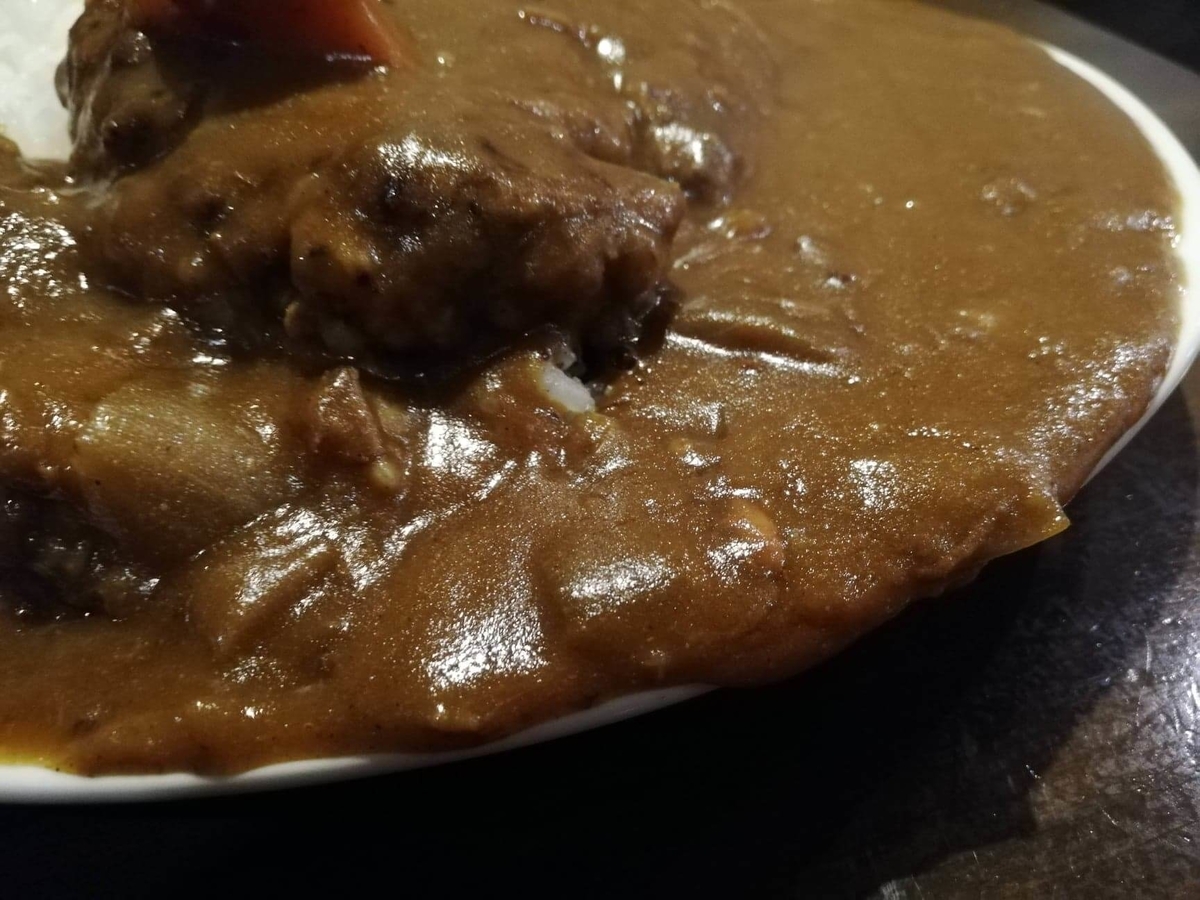 秋葉原（末広町）『牛舎』のハンバーグカレーのアップ写真②