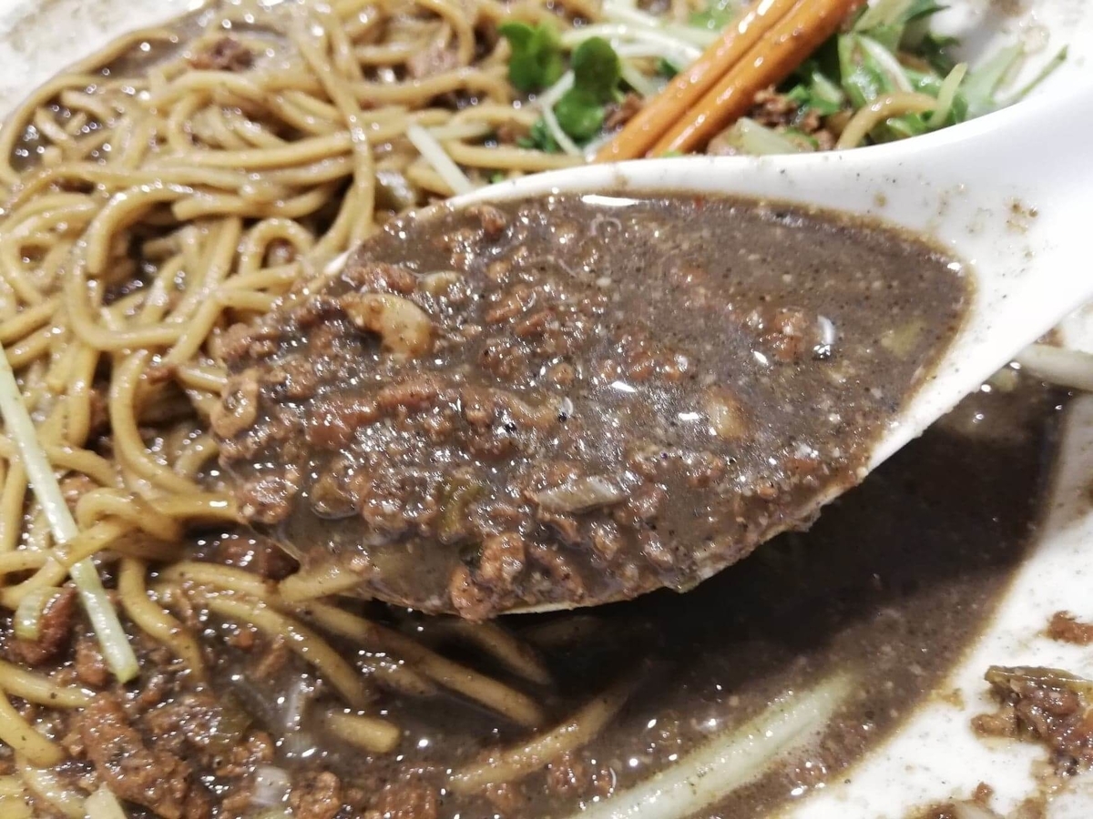 北浦和『四川担々麺（担担麺）阿吽』の黒胡麻担担麺のスープの写真