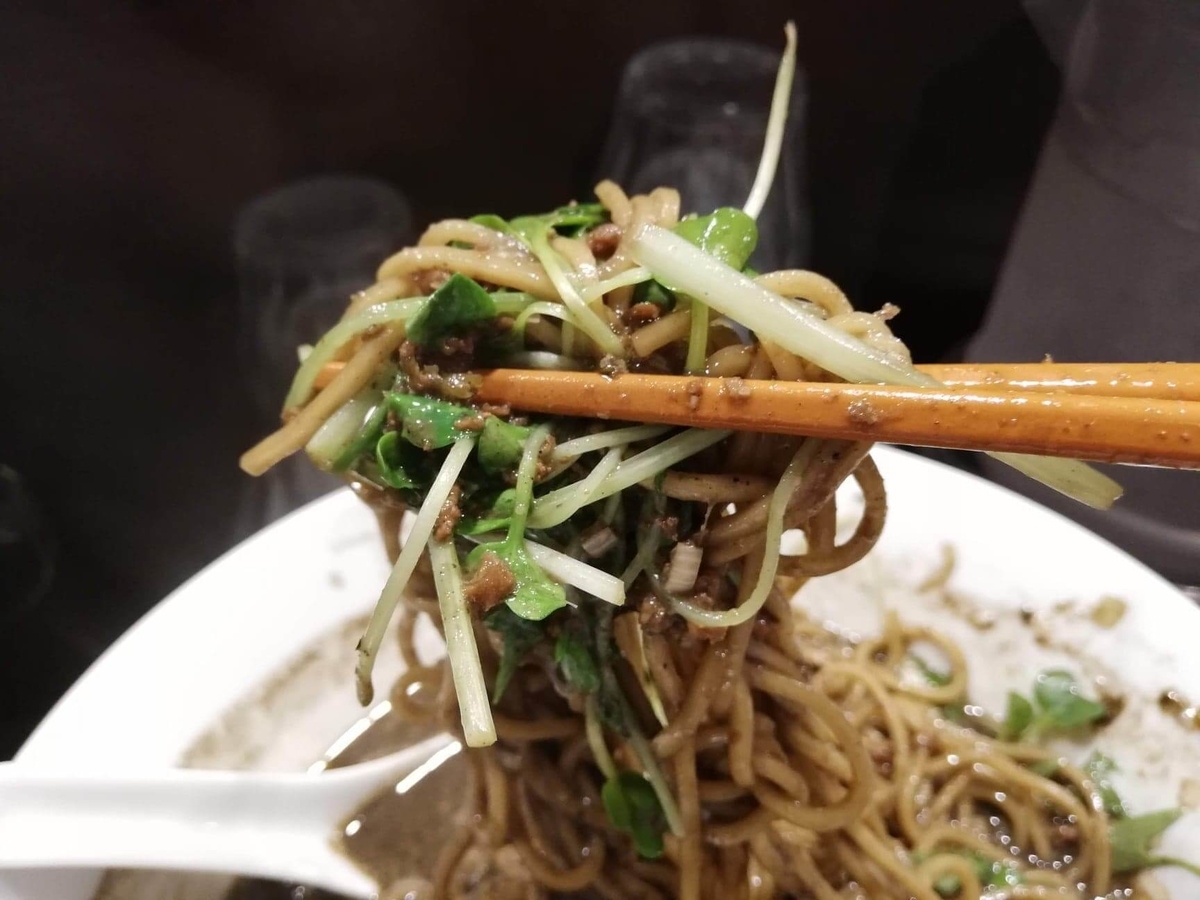 北浦和『四川担々麺(担担麺)阿吽』の黒胡麻担担麺の麺の写真