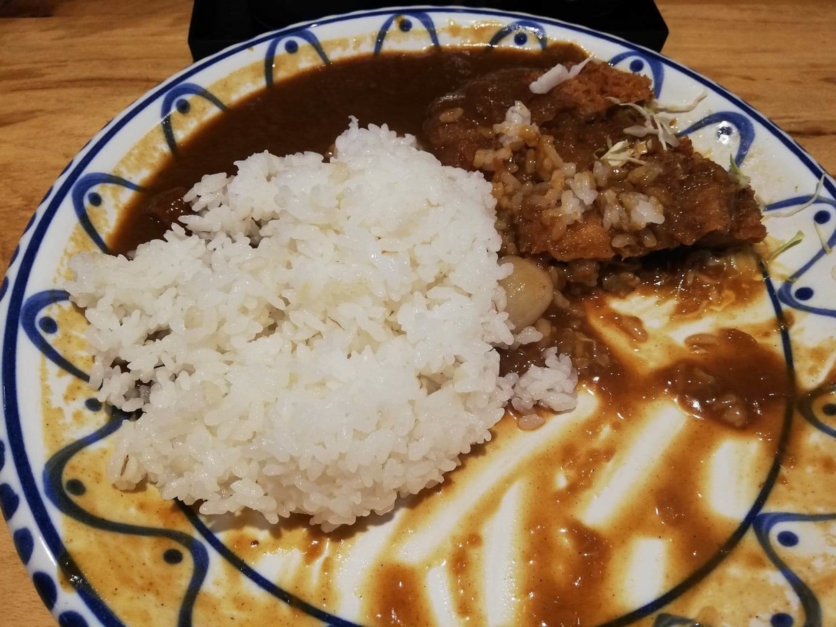 長野県松本市中町通り『松本くろ門』の牛すじカツカレーの写真