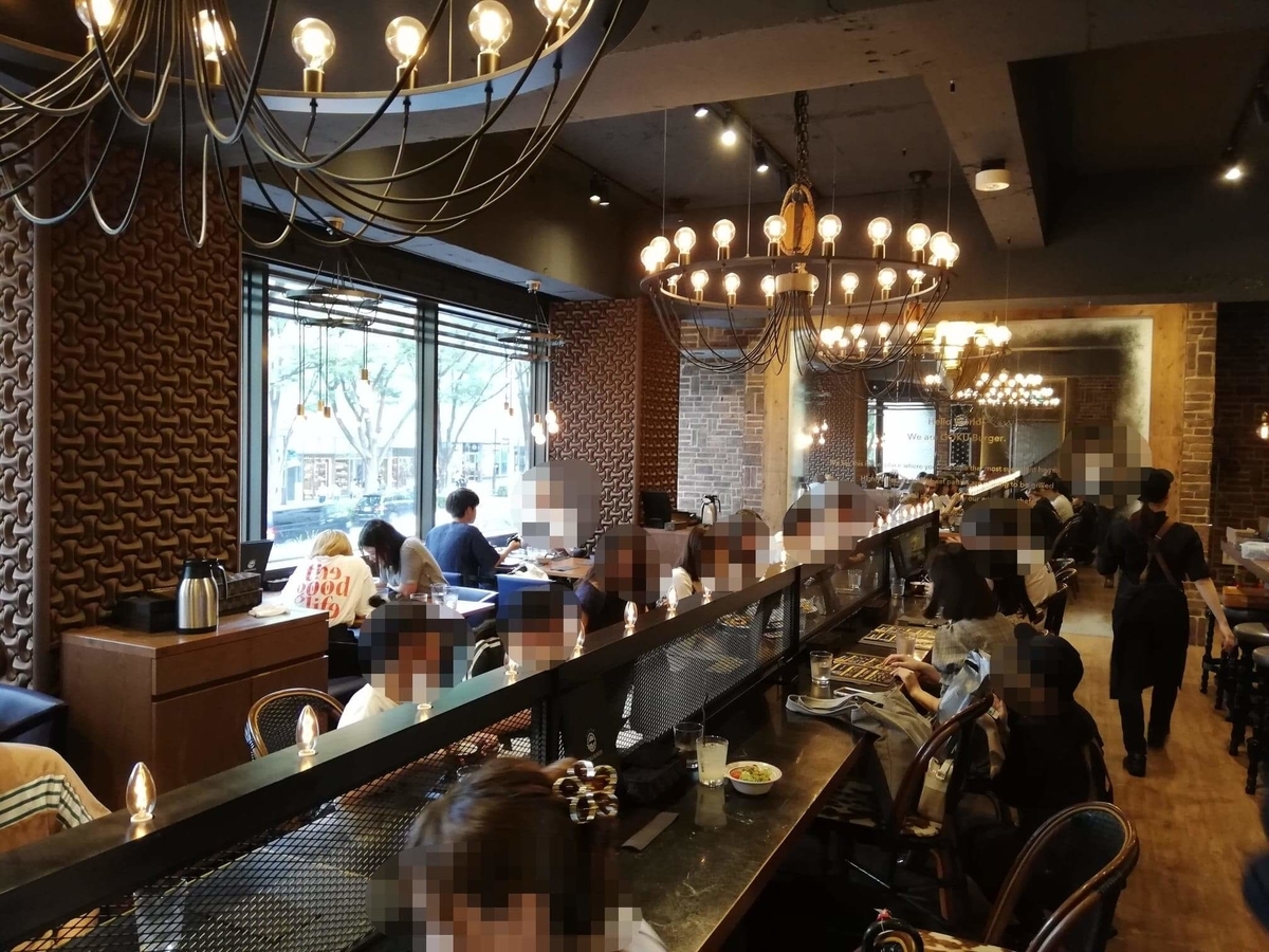 表参道『いしがまや GOKU BURGER(ゴクバーガー)』の店内写真①