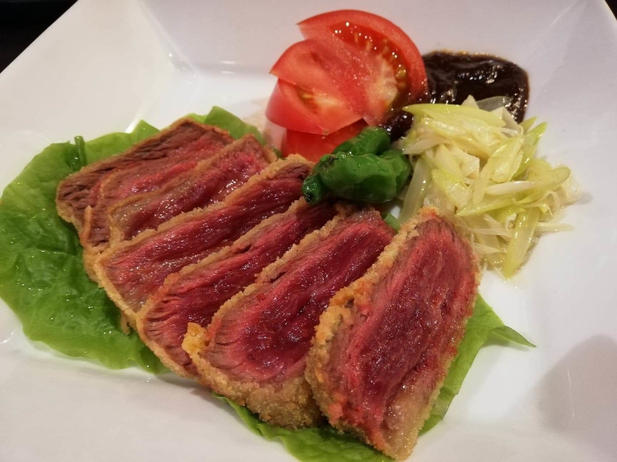 長野県松本市さくら料亭（馬肉料理）『新三よし』の、霜降り味噌カツの写真