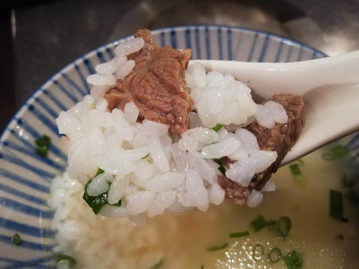 長野県松本市さくら料亭（馬肉料理）『新三よし』のしぐれ煮茶漬の写真