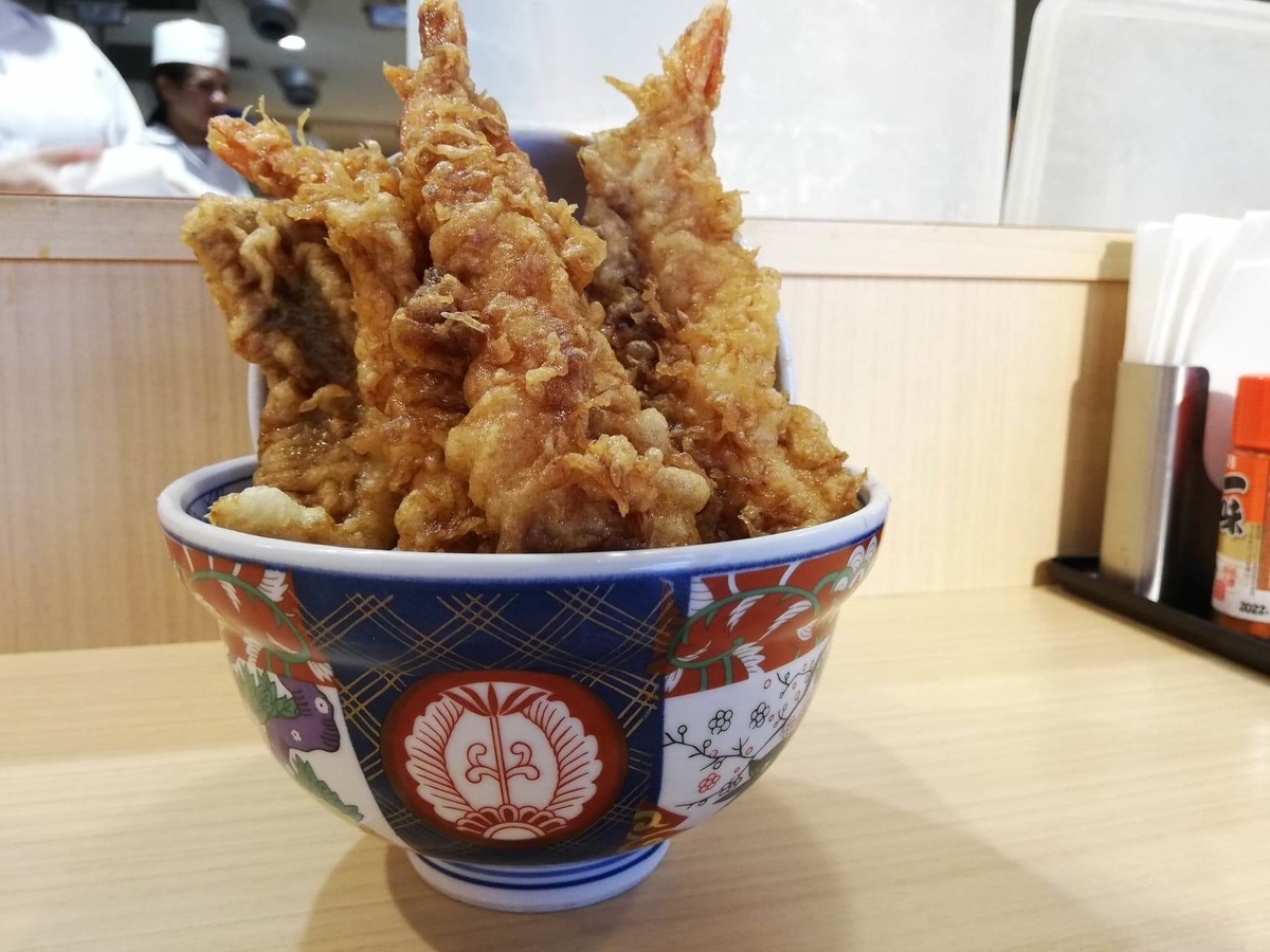 高田馬場『天麩羅えびのや』の海老四本丼の写真