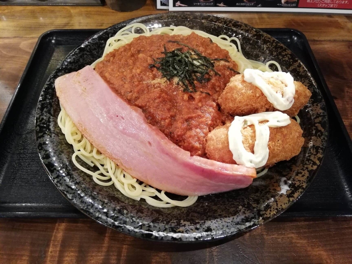 池袋『ひるだけやミート次郎』のミートソースパスタの写真