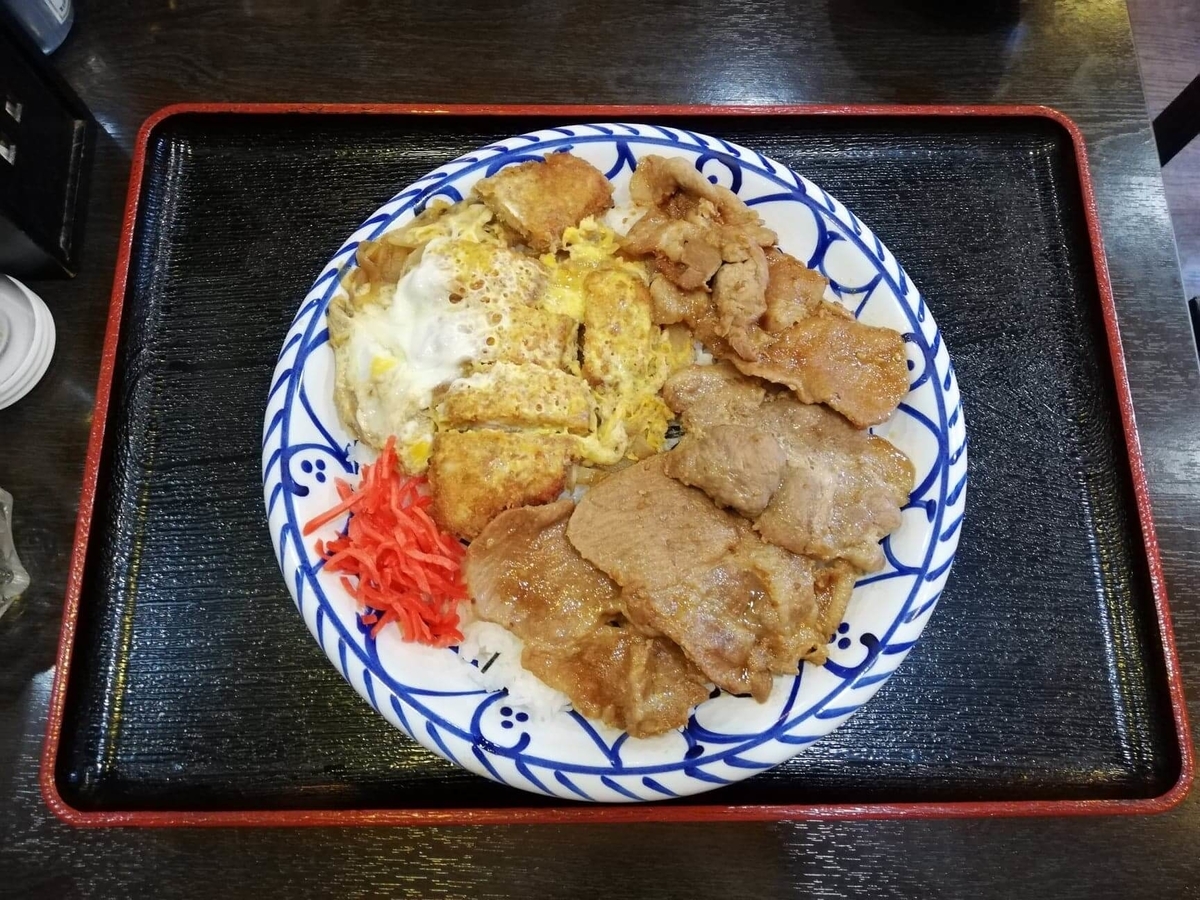 東池袋『伊東食堂』の鳥羽の山丼の写真