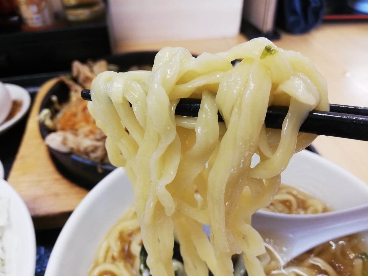 東中野『大盛軒』のラーメンの麺の写真