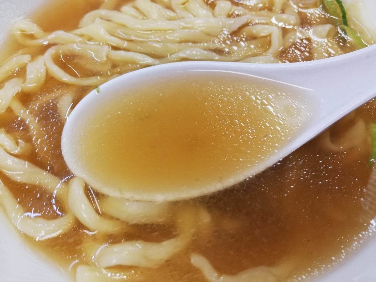 東中野『大盛軒』のラーメンのスープの写真