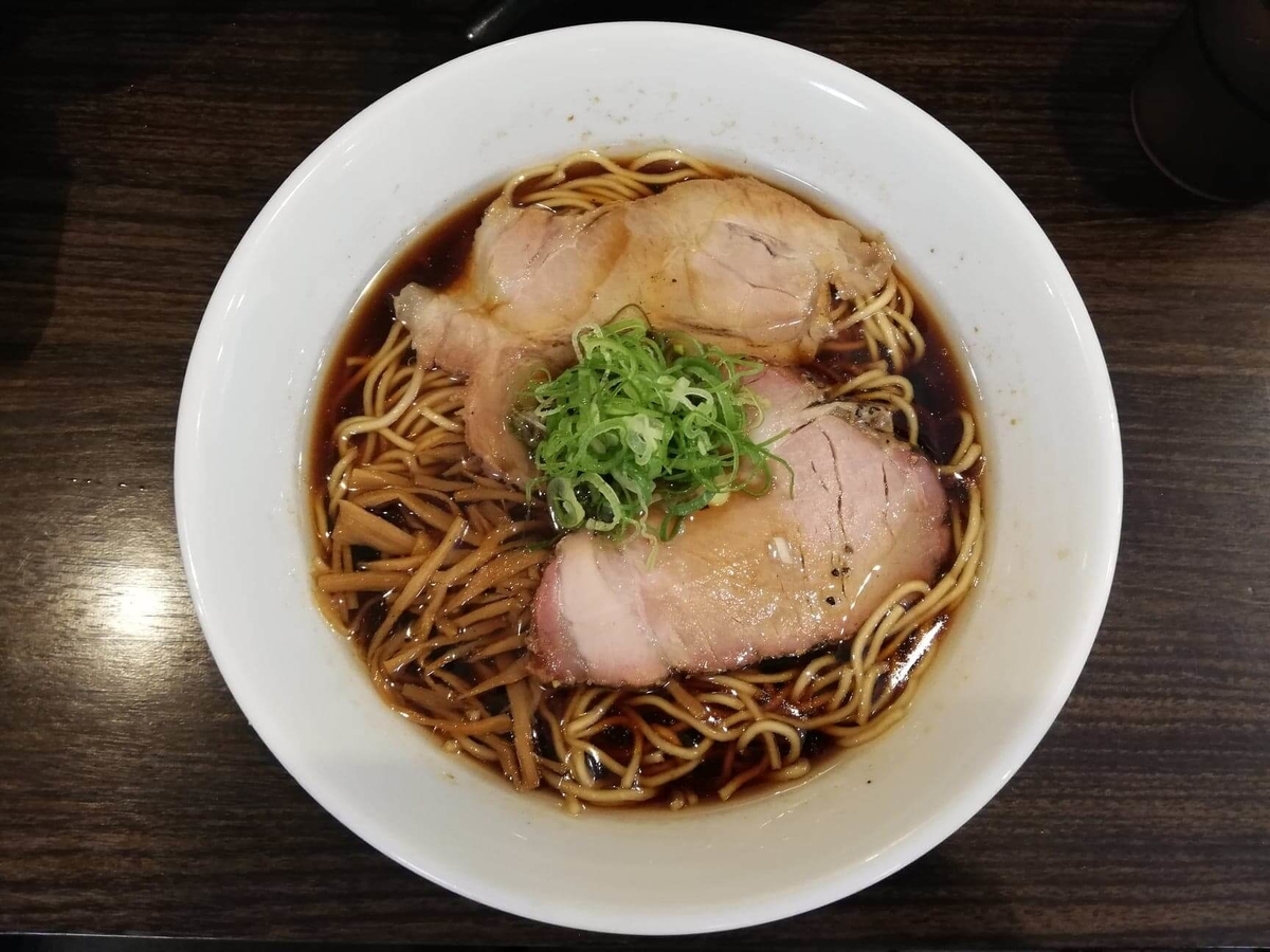 東中野『かしわぎ』の醤油ラーメンの写真