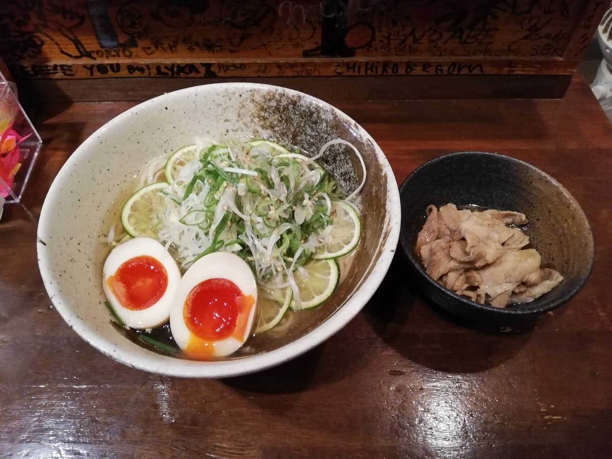 東中野『阿波や壱兆』のすだちそうめんと壱兆肉の写真