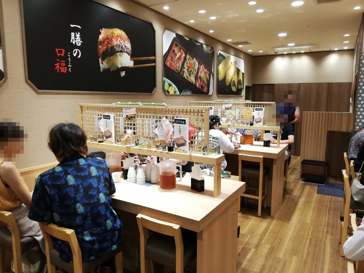 大阪『ビフテキ重・肉飯 ロマン亭』の店内写真①