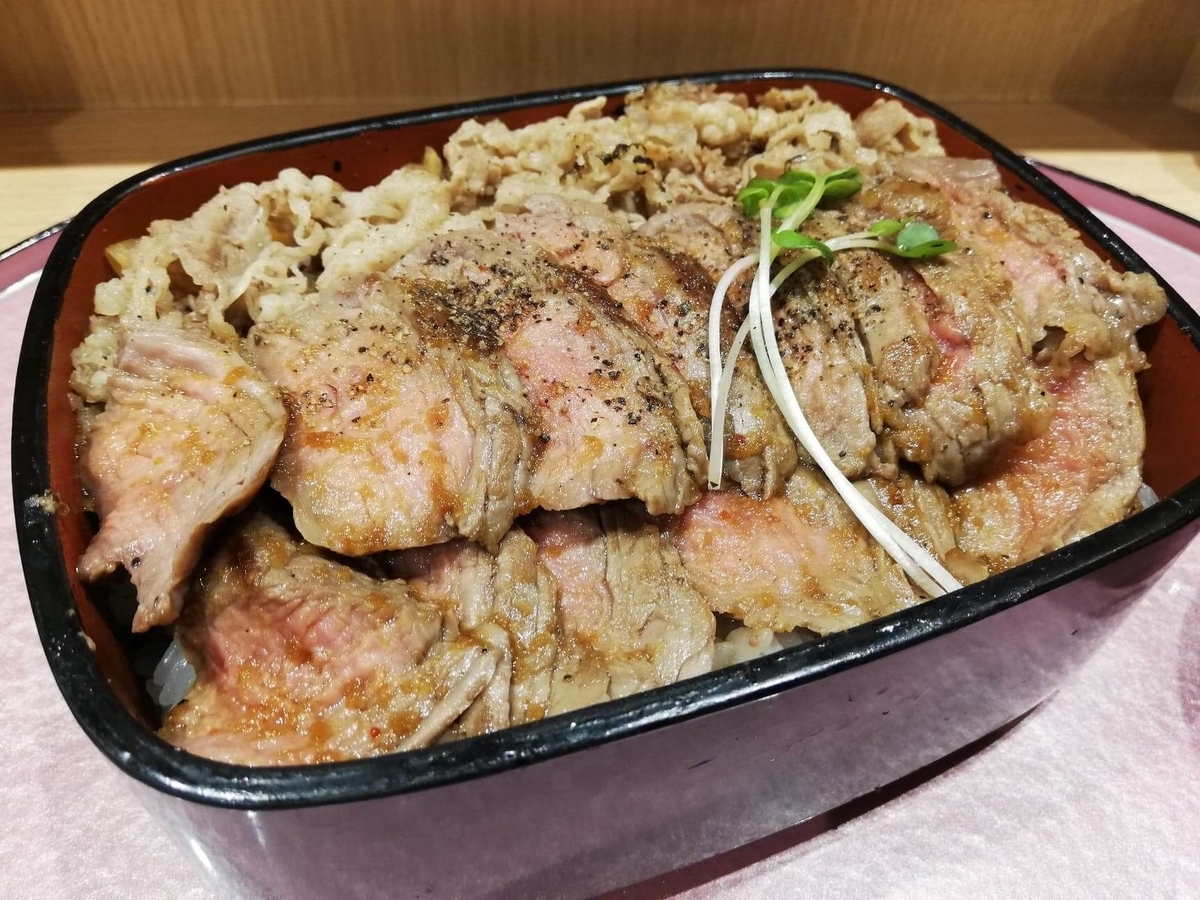 大阪『ビフテキ重・肉飯 ロマン亭』の、ロマン亭錦重の写真