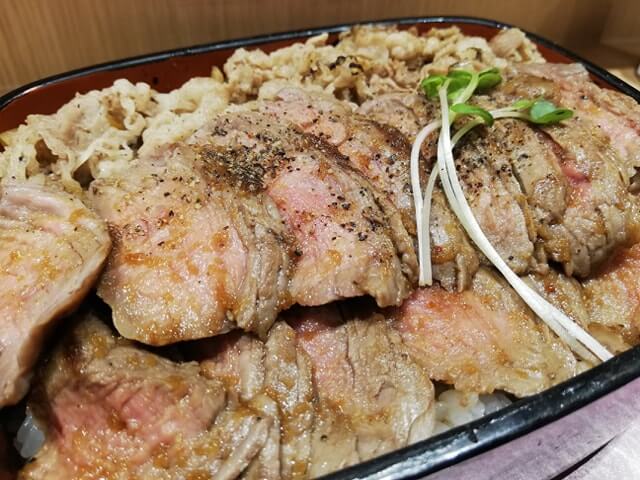 大阪『ビフテキ重・肉飯 ロマン亭』の、ロマン亭錦重のアップ写真