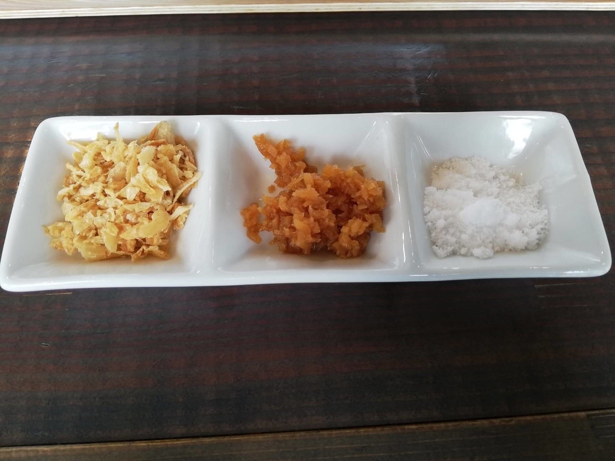 武蔵浦和(北戸田)『武蔵野うどん澤村』の薬味の写真